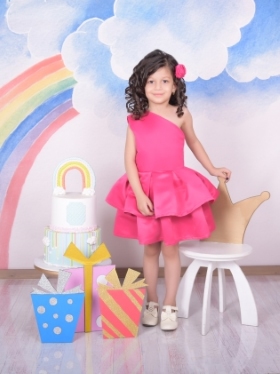 آتلیه کودک با تم تولد و رنگارنگ