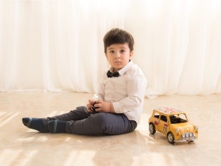 آتلیه شاپرک کودک با پاپیون و اسباب بازی